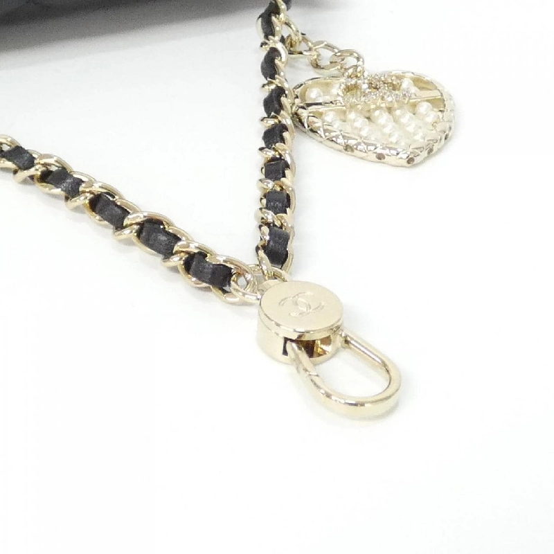 Túi charm AP4760 của Chanel 623992