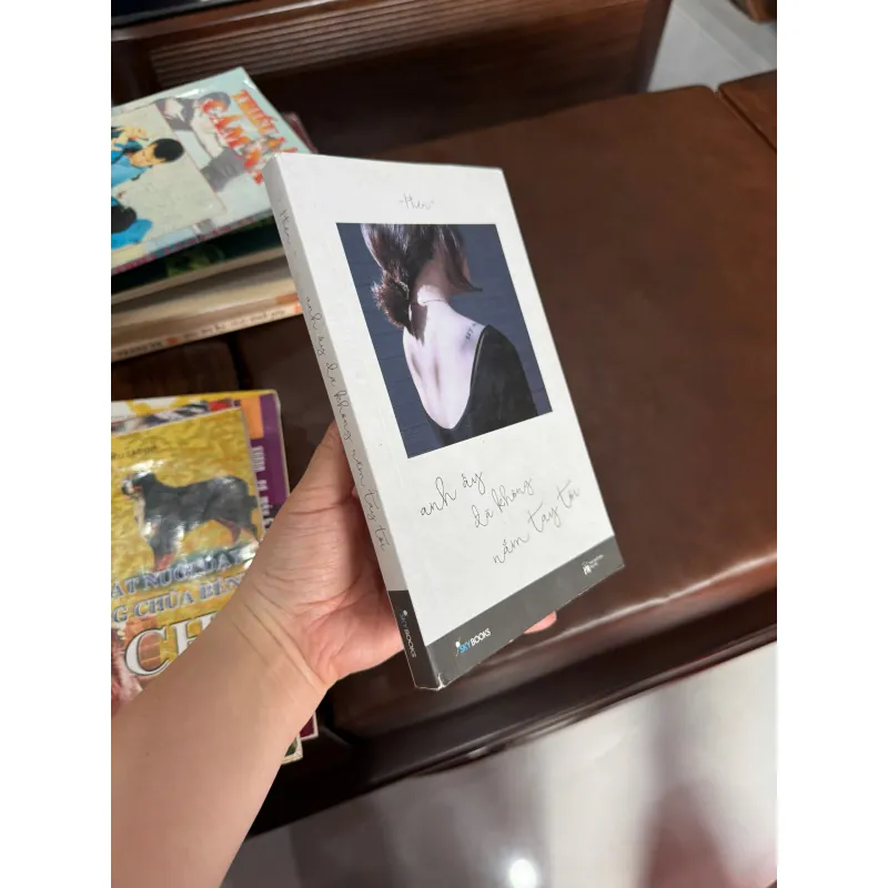 Anh Ấy Đã Không Nắm Tay Tôi – Hiên | Tản văn tình cảm chạm đến trái tim- K4 1029486