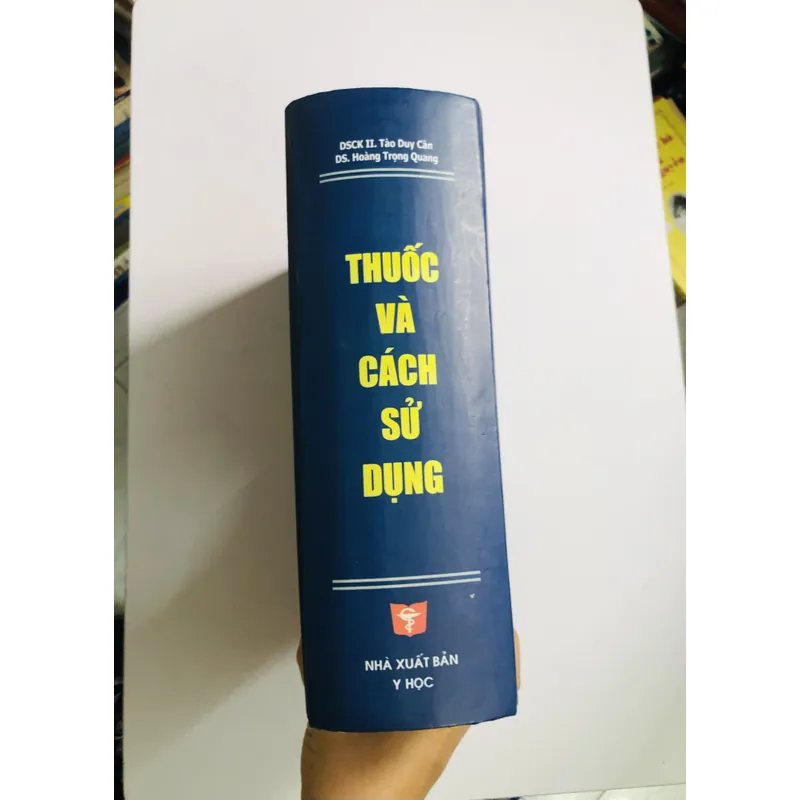 THUỐC VÀ CÁCH SỬ DỤNG (DSCKII Tào Duy Cần – DS Hoàng Trọng Quang) 714875