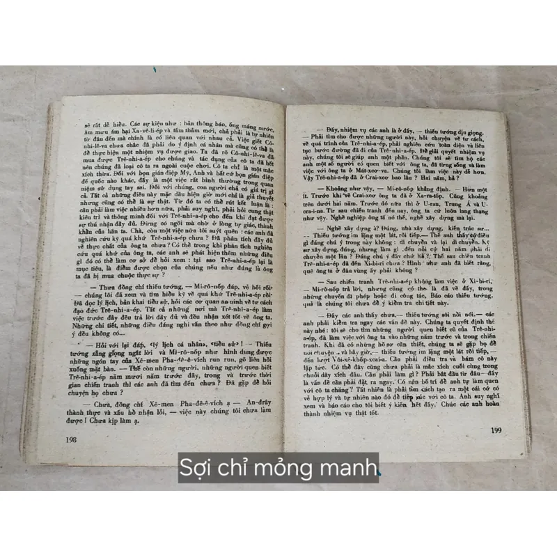 Tiểu thuyết chống gián điệp: SỢI CHỈ MỎNG MANH 702957