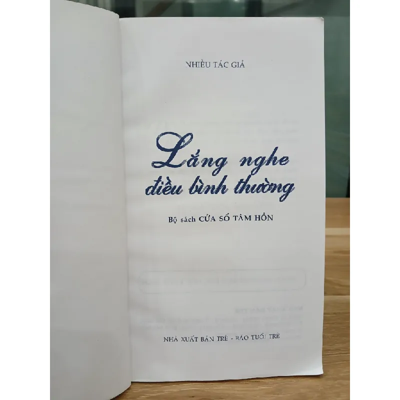 Lắng nghe điều bình thường – Báo Tuổi Trẻ (NXB Trẻ) 560802