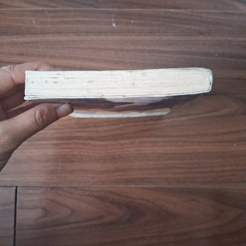 Con chó nhỏ mang giỏ hoa hồng 524395