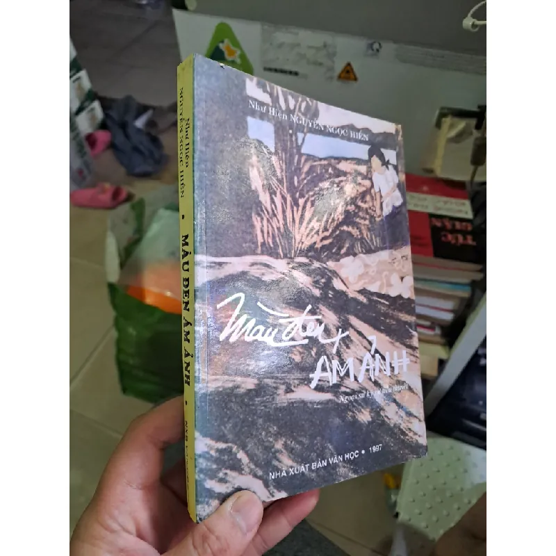 Màu đen ám ảnh mới 80% ố Như Hiên Nguyễn Ngọc Hiền 1997 HCM3007 Blogmeo21025 581608