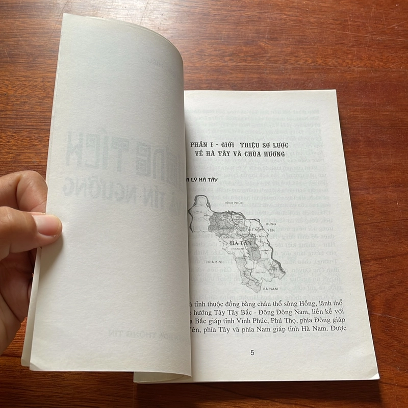 II Tựa sách: Chùa Hương Tích _ Cảnh Quan Và Tín Ngưỡng - Phạm Đức Hiếu - 2008 506714