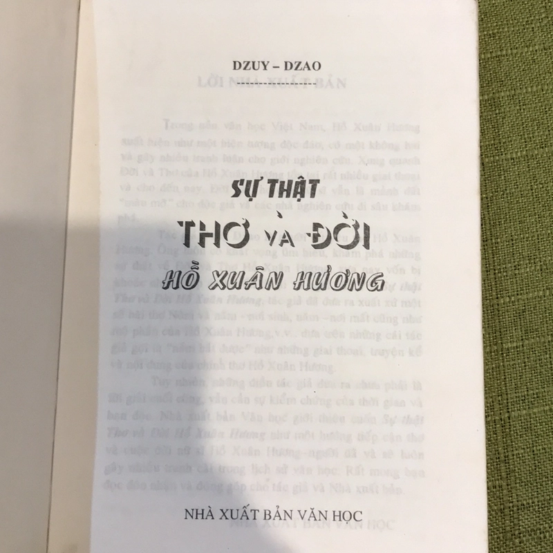 SỰ THẬT THƠ VÀ ĐỜI HỒ XUÂN HƯƠNG 522789