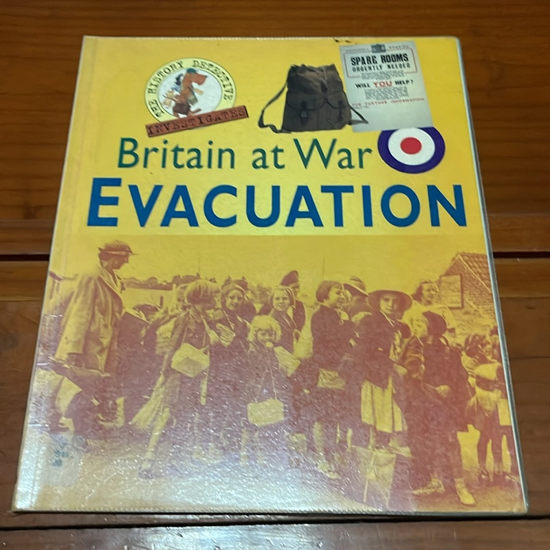 PICTURE BOOK Britain at war evacuation 536349