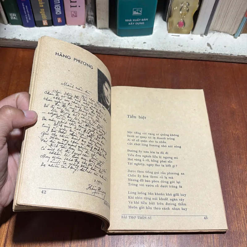 II Tựa sách: Bài Thơ Thôn Vĩ _ Thơ Viết Về Huế Trước 1945 - Nhiều tác giả nổi tiếng - 1987 433359