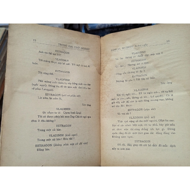 TRONG KHI CHỜ GODOT - SAMUEL BECKETT 119271