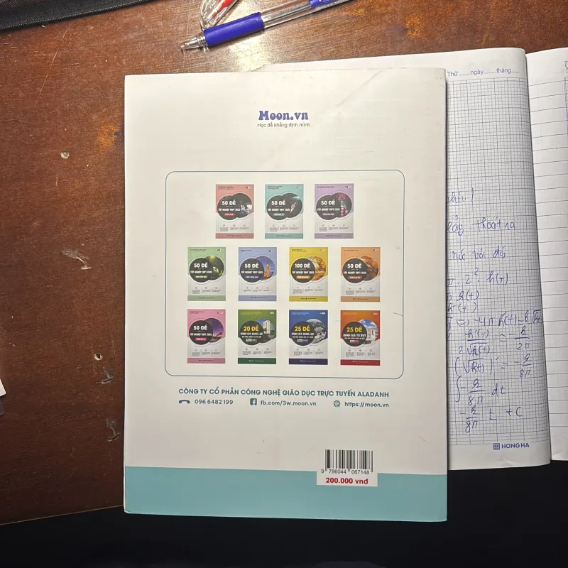 Sách 50 đề minh hoạ THPT môn lí ( Moon Book ) 925457