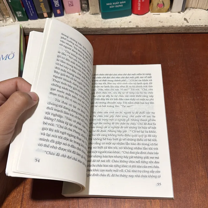 II Văn Học: Những Bóng Người Trên Đất - Nhiều Tác Giả - 2009 785605