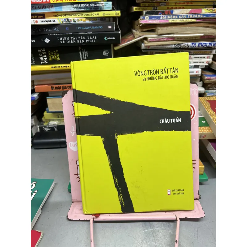 Vòng tròn bất tận và những bài thơ ngắn 1000624