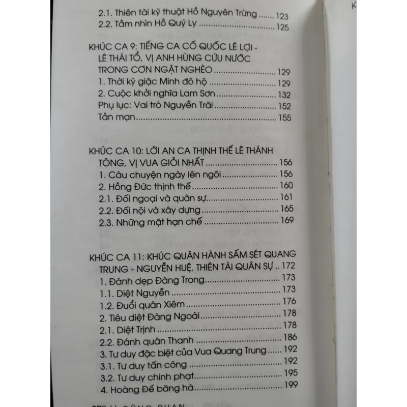 Sử Việt - 12 khúc tráng ca" của tác giả Dũng Phan. 695797
