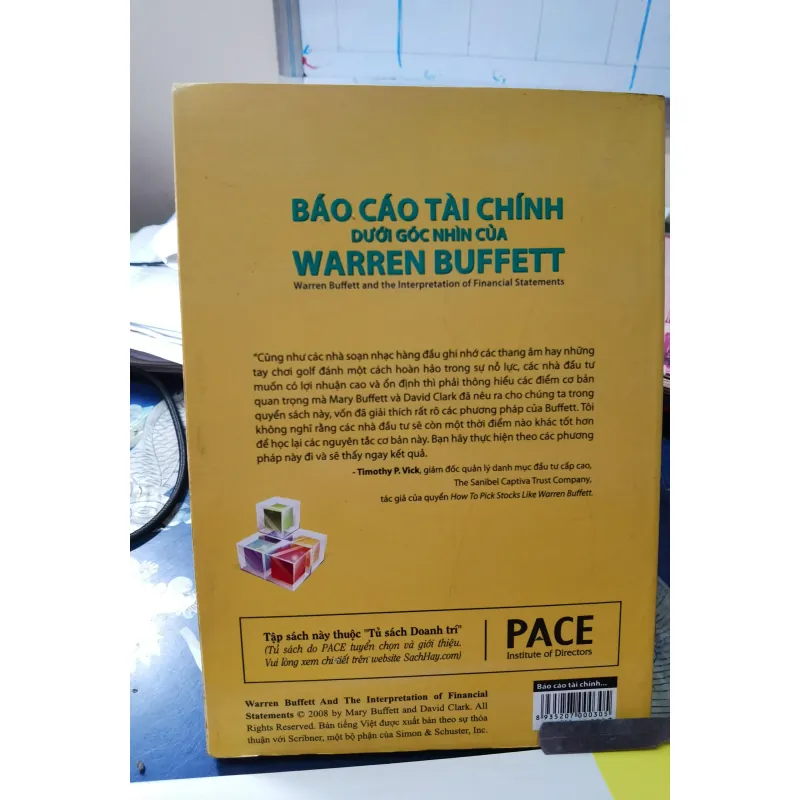 [Sách đầu tư] Báo cáo tài chính dưới góc nhìn của Warren Buffet - David Clark 1006981