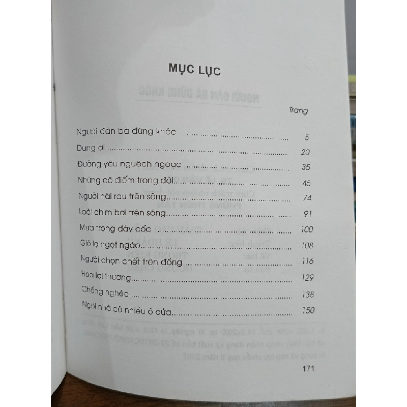 Người đàn bà đứng khóc - Nguyễn Văn Học 501943