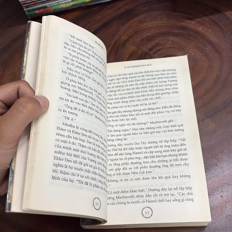 II Kẻ Chiêu Hồn, Bí Mật Của Nicholas Flamel Bất Tử - Michael Scott - 2011 998077