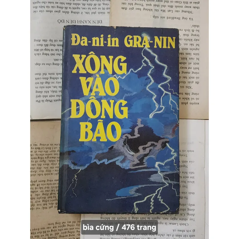 Tiểu thuyết XÔNG VÀO GIÔNG BÃO - Daniil Granin 703935