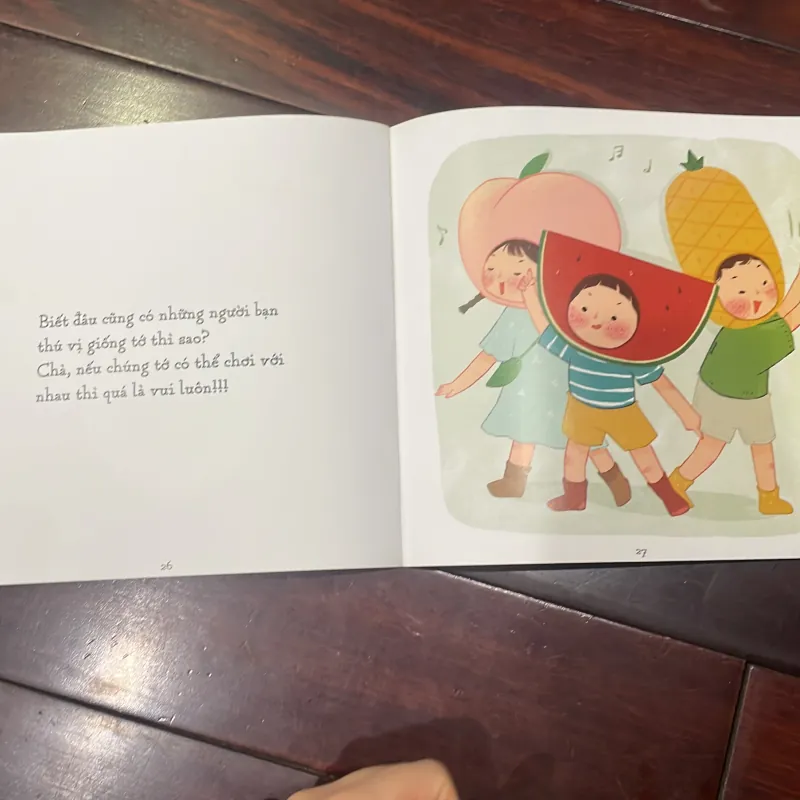 THUÝ AN : - Lỡ nuốt phải hạt dưa mất rồi  1028169