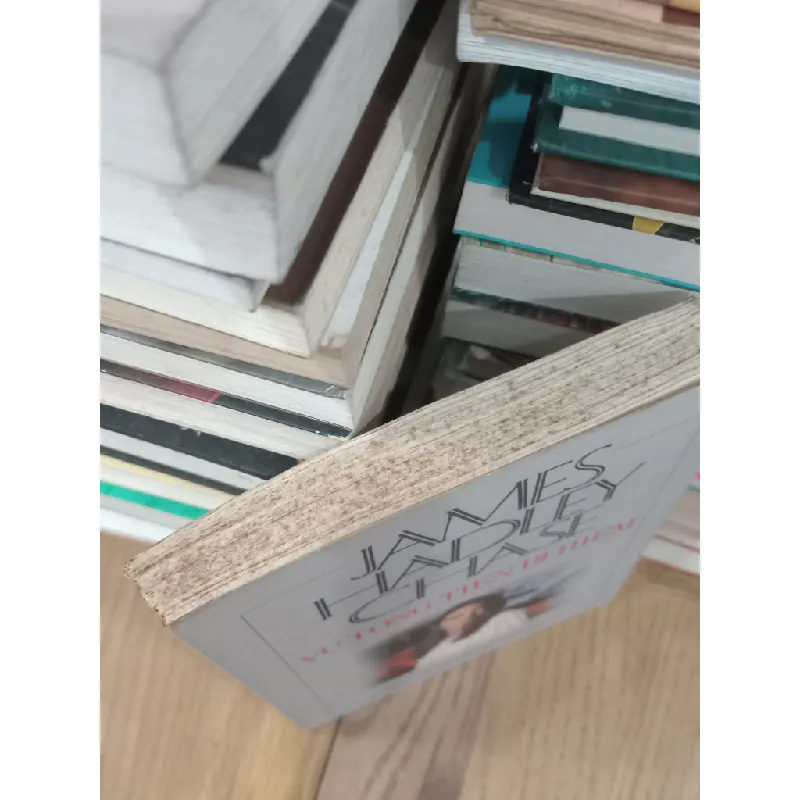 Vụ tống tiền bí hiểm - James Hadley Chase 180181