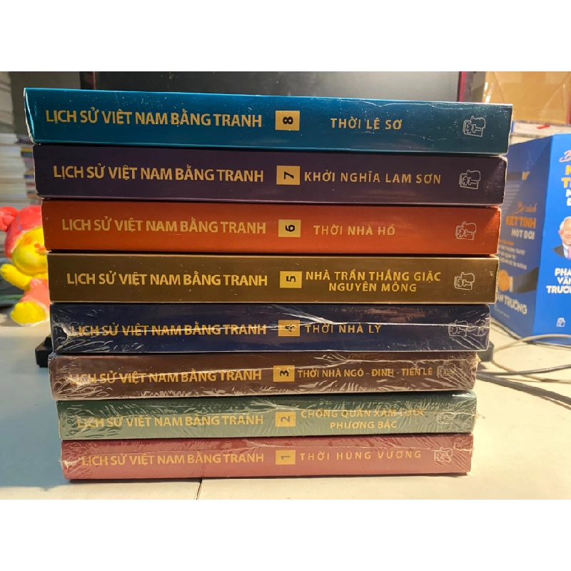 Lịch Sử Việt Nam Bằng Tranh (Bộ Dày) ( tập 1 đến 8)-Tác giả :Trần Bạch Đằng-NXB Trẻ- Sách giấy xốp có ố theo thời gian STB946 457001