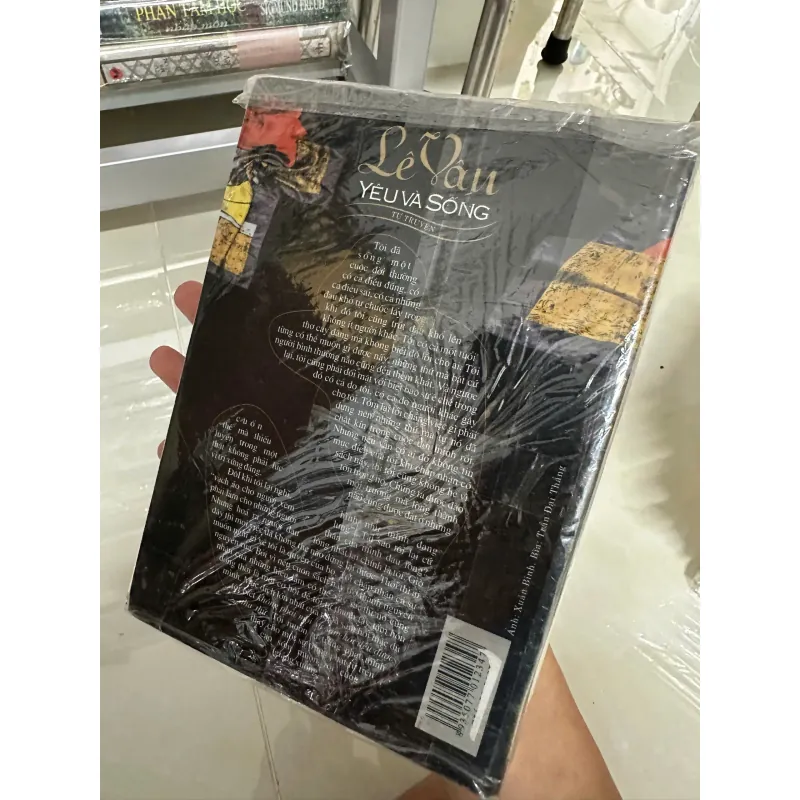 Lê Vân Yêu Và Sống (Bìa Cứng) 563405