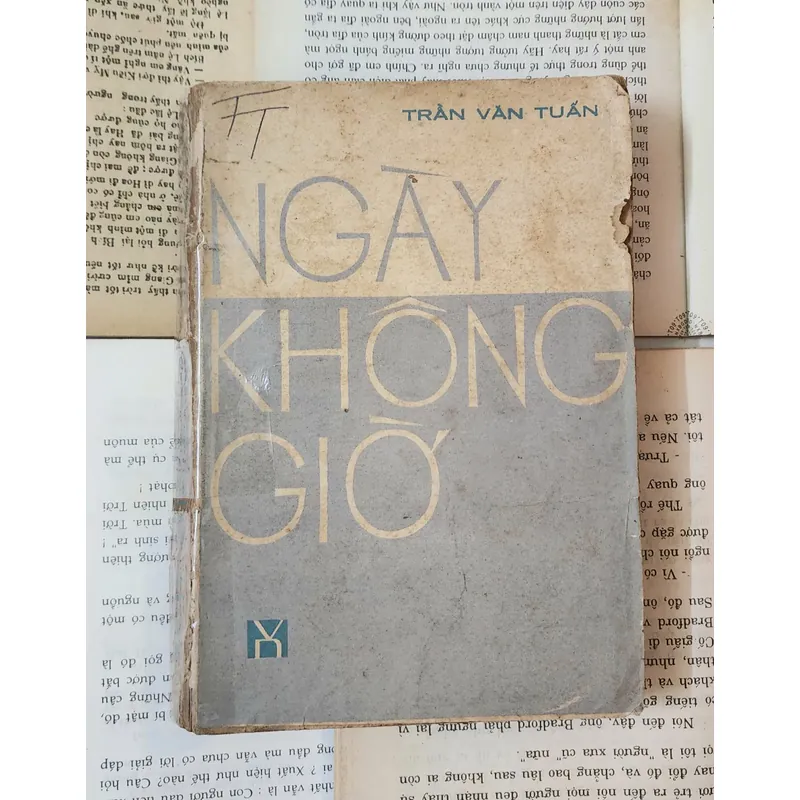 Tiểu thuyết NGÀY KHÔNG GIỜ (304 trang) - tác giả: Trần Văn Tuấn 707474