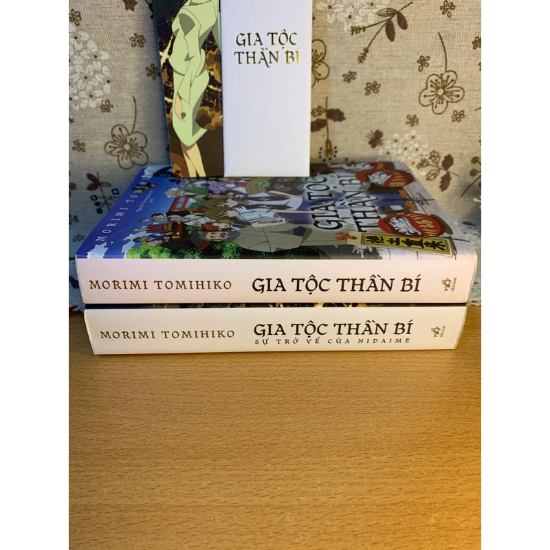 Gia Tộc Thần Bí Tập 1 và Tập 2, Bookmark + Postcard kèm mỗi tập, 90%, kèm quà Mori 316761