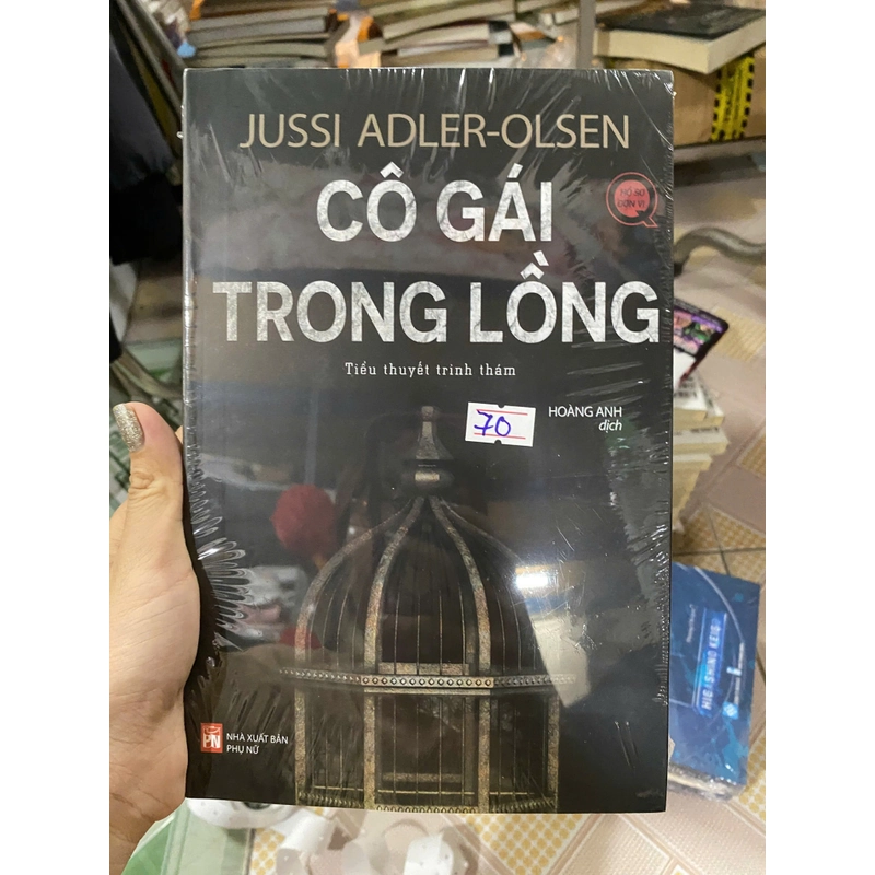 Cô Gái Trong Lồng 522594