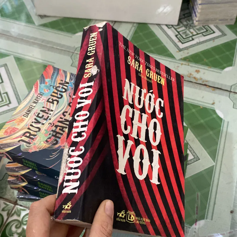 Nước Cho Voi" của tác giả Sara Gruen 994261