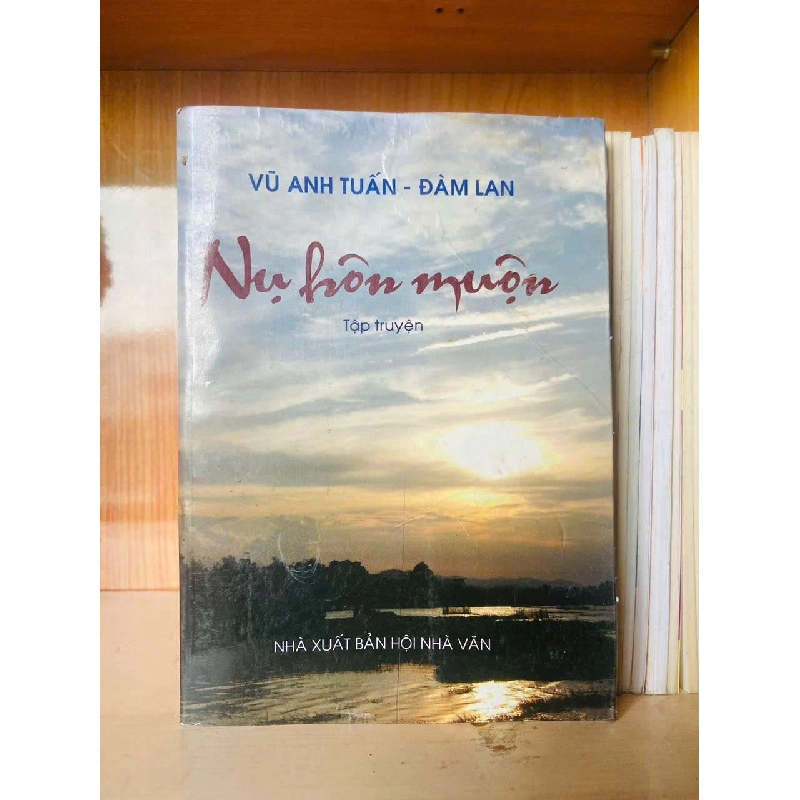 Nụ hôn muộn - Vũ Anh Tuấn, Đàm Lan VĂN HỌC VAVO0810 Rebooks.vn 950147