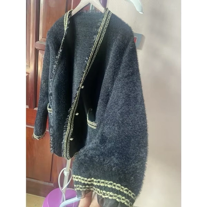A18. Áo khoác len đen viền size L 411738