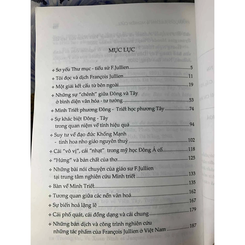 Jullien và Nghiên Cứu So Sánh Văn Hóa Đông Tây - Hoàng Ngọc Hiến 538018