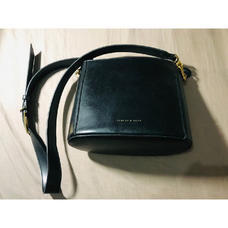 Bucket Bag Charles & Keith 189