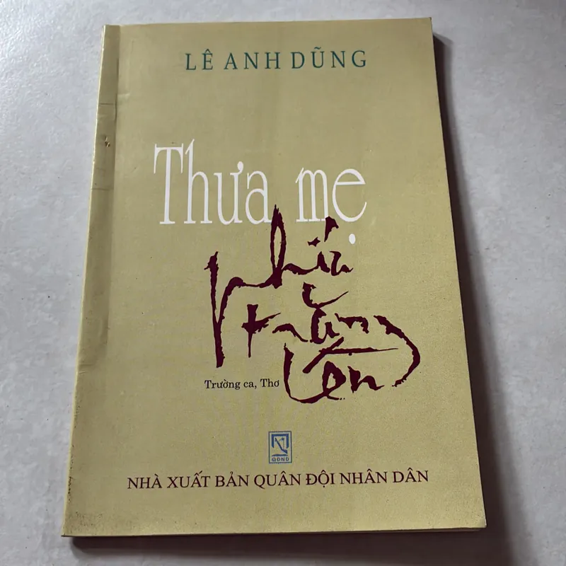 (Có chữ ký tác giả) Thưa mẹ, phía trăng lên - Lê Anh Dũng 738516