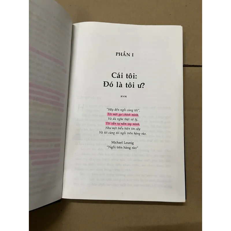 Cô đơn và gắn bó 1019465