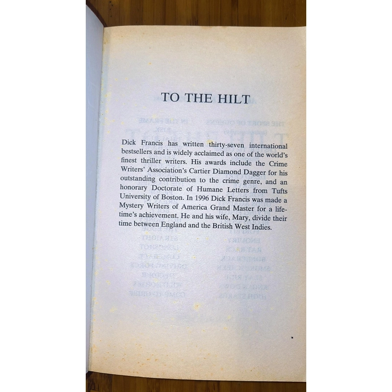Dick Francis - To the Hilt 541034
