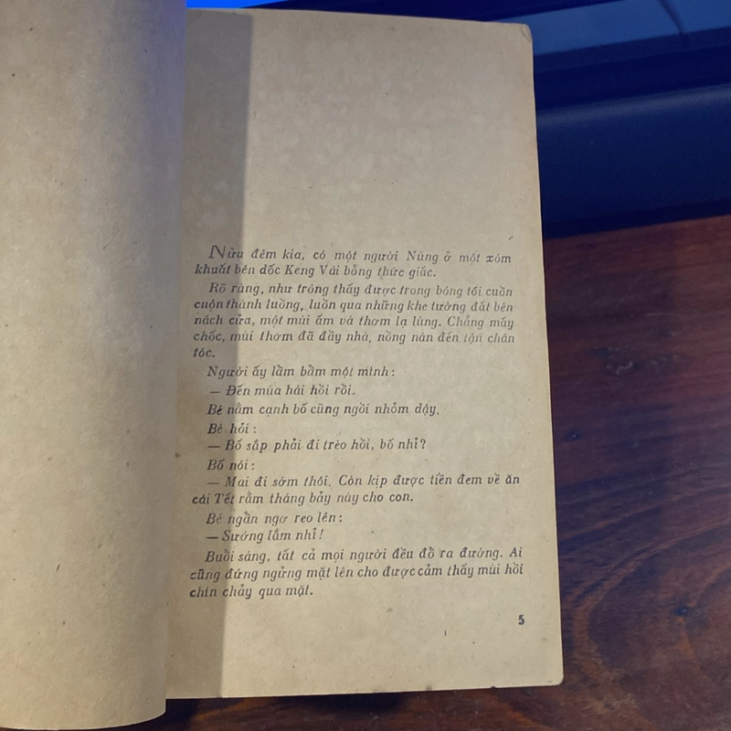 TUỔI TRẺ HOÀNG VĂN THỤ - TÔ HOÀI (XB 1977) 470909