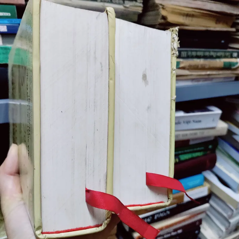 Tranh luận văn nghệ  604664