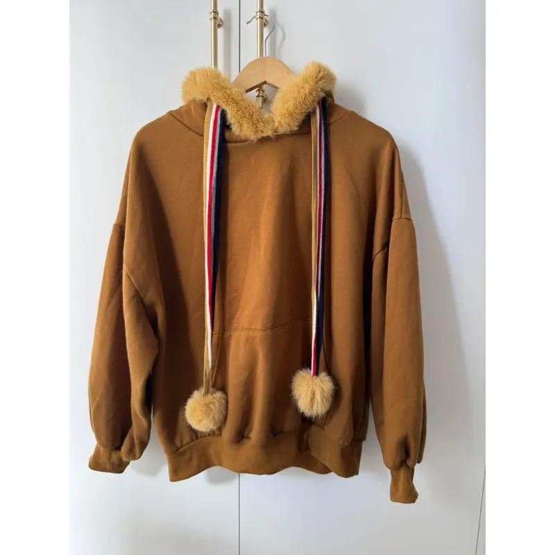 Áo hoodie màu nâu cổ viền lông 749655