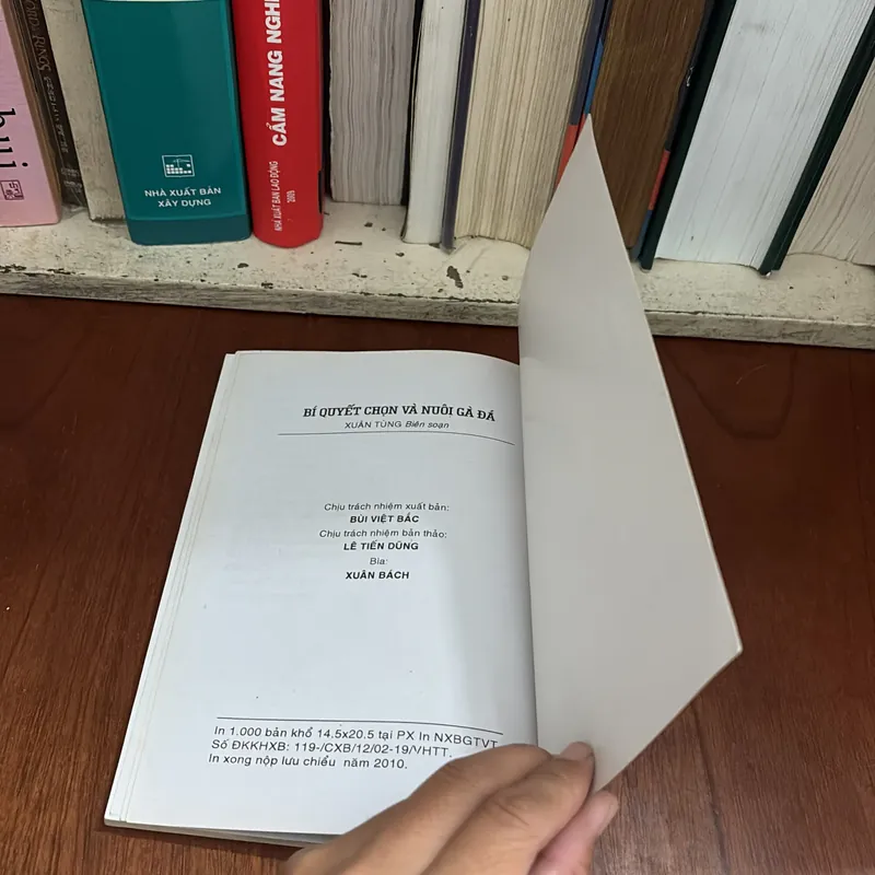 II Tựa Sách: Bí Quyết Chọn Và Nuôi Gà Đá - Xuân Tùng - 2010 607594