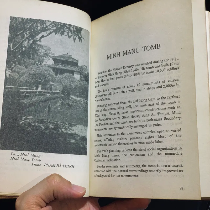Kiến trúc Cố đô Huế (1996) - Monuments of Hue 563149