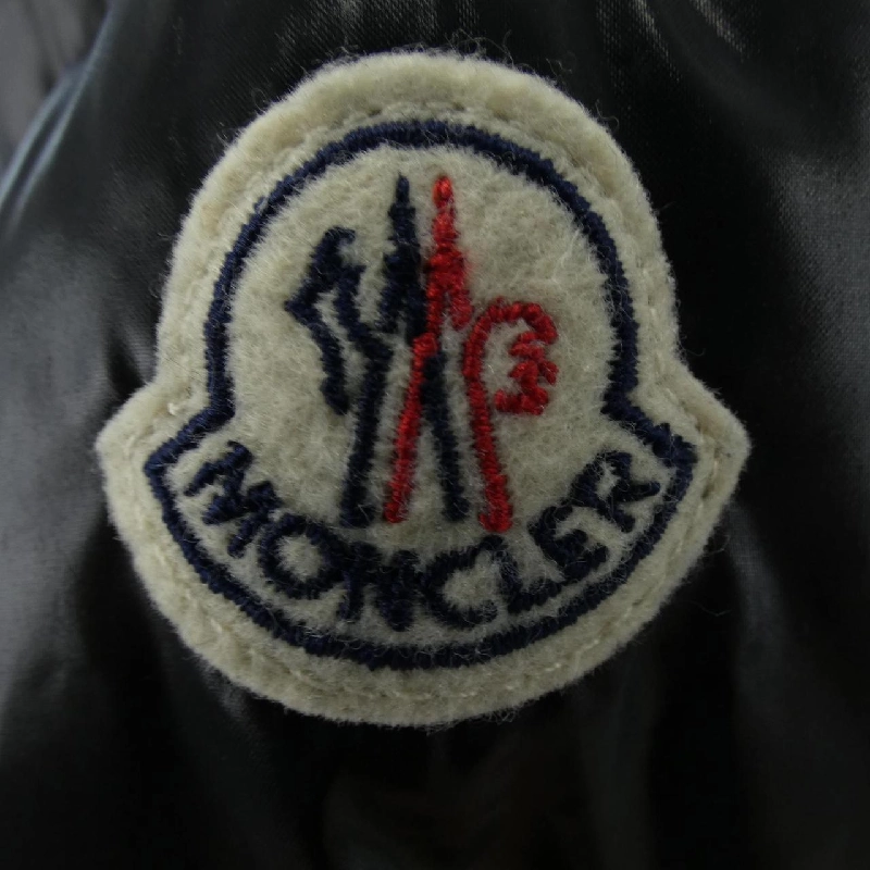 Áo khoác lông vũ MONCLER 636742