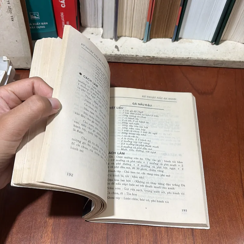 II Sách Nấu Ăn: Nấu Ăn Rau Quả _ Món Ăn Thầy Thuốc - Thu Minh - 1996 722502