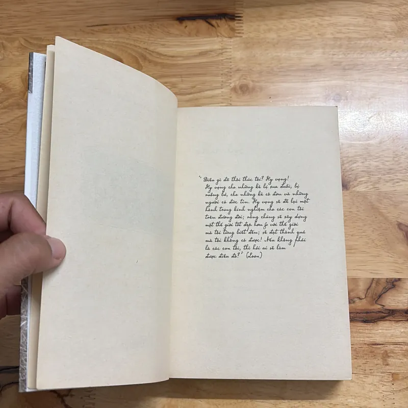 II Tựa sách: LOAN _ Từ Cuộc Đời Của Một Con Chim Phượng Hoàng - ISABELLE MULLER - 2018 689830