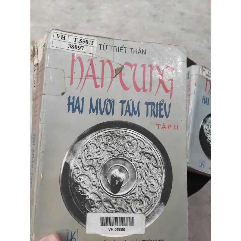 Hán cung hai mươi tám triều  960304