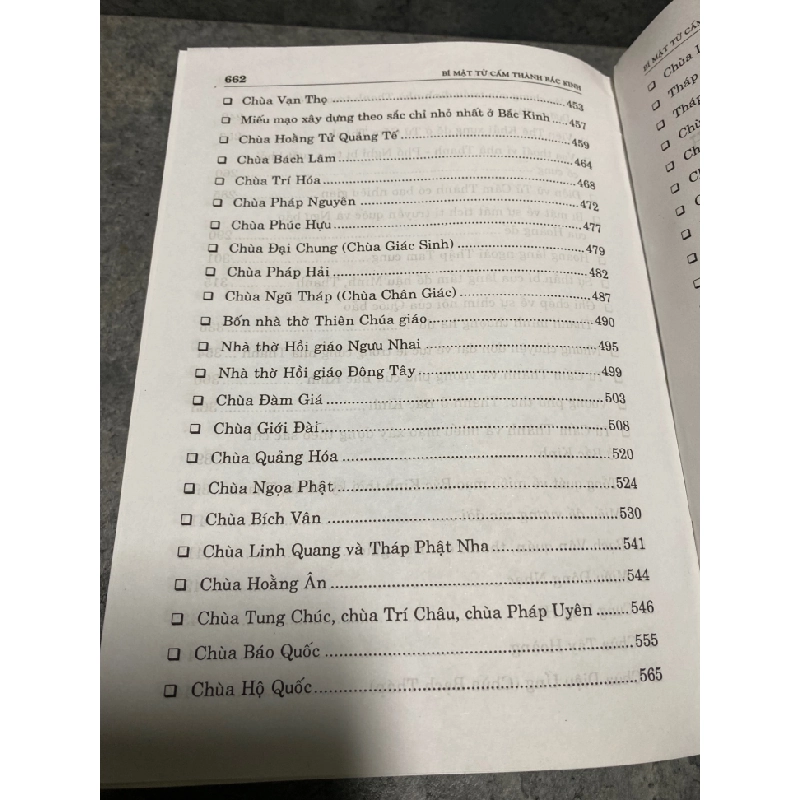 Bí Mật Tử Cấm Thành Bắc Kinh -Thượng Quan Phong chủ biên -Ông Văn Tùng,Hà Kiên dịch -NXB Văn Học 2011 -Sách lưu kho chưa qua sd 474726