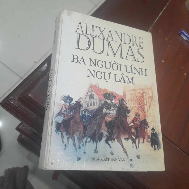 Alexandre Dumas - BA NGƯỜI LÍNH NGỰ LÂM 357678