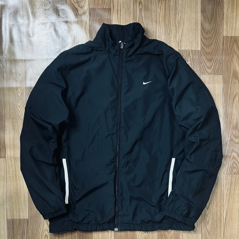 Áo khoác chuẩn hiệu nike Size XL Ngang 58-Dài 73  Giá:280.000₫ Sản phẩm đã được giặt ủ 223063