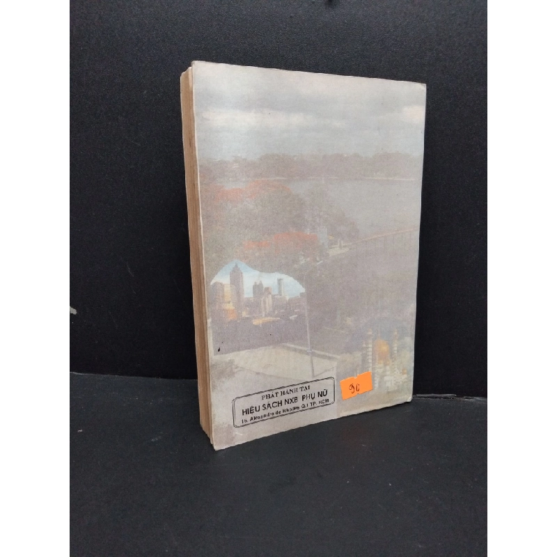 Trang trí nội ngoại thất theo thẩm mỹ & phong thủy phương Đông mới 70% ố vàng có chữ ký 1997 HCM1008 Phạm Cao Hoàn TẠP CHÍ, THIẾT KẾ, THỜI TRANG 199506