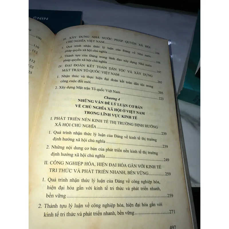 Chủ nghĩa xã hội ở Việt Nam những vấn đề lý luận từ công cuộc đổi mới  738086