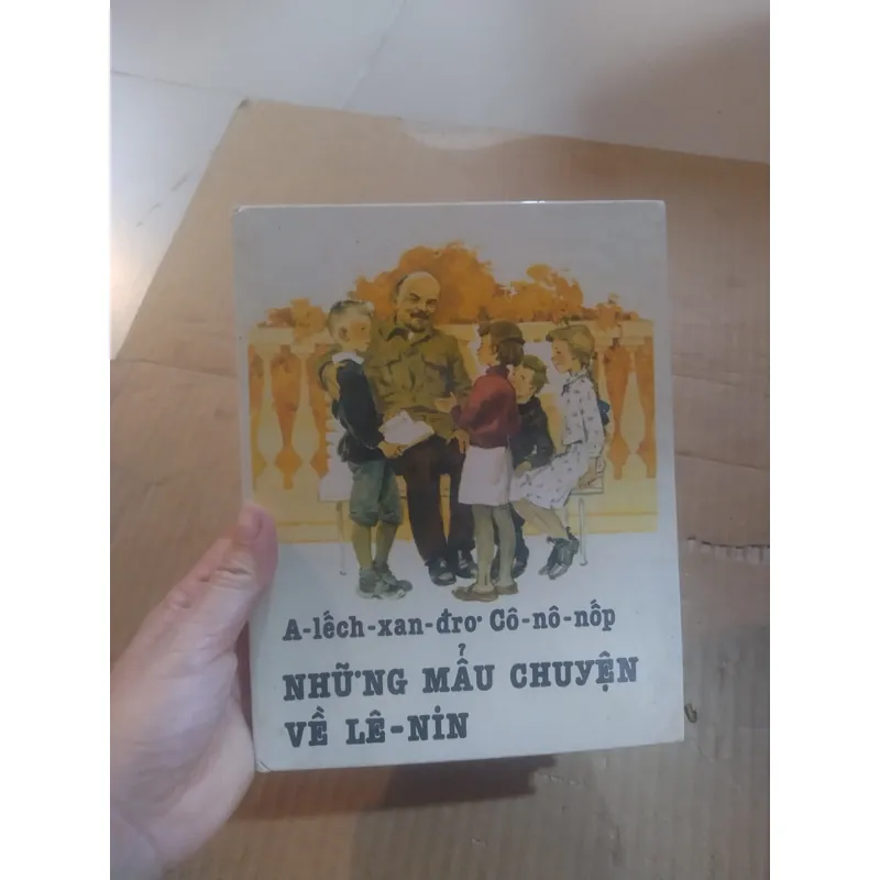 Những mẩu chuyện về Lê Nin 688026